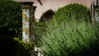 Ritrovano la luce le maioliche del Chiostro di Santa Chiara a Napoli