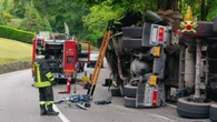 Camion si ribalta nel Pistoiese, morto l'autista