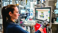 Bosch accelera sull'elettrico, maxi commessa da Mercedes-Benz fino al 2030