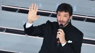 De Martino annuncia le date di Sanremo 2027, dal 16 al 20 febbraio