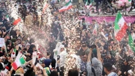 Matrimoni di massa a Teheran per coppie pronte al 'sacrificio' in guerra