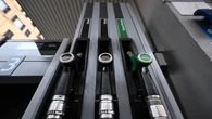 Codacons, alla pompa prezzi ancora non risentono dei tagli, Mef e Mimit chiariscano
