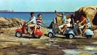 Vespa festeggia gli 80 anni con una mostra a Roma tra design, cinema e costume