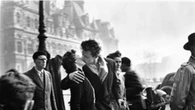 Parigi, il bacio e piccoli momenti di felicità: il mondo di Doisneau