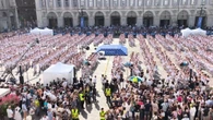 Roberto Bolle porta il Ballo in Bianco in piazza a Torino