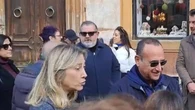 "Tutti cantano Sanremo", Carlo Conti in piazza di Spagna per lo spot