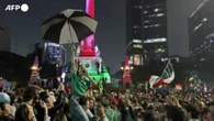 Tifosi del Messico in delirio per la qualifica agli ottavi del Mondiale