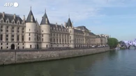 L'artista JR trasforma il Pont Neuf di Parigi in una grotta