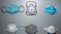 Mascherine, distanza 2 metri e niente mezzi, le misure per i contatti a rischio