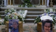L'addio a Mirko e alla madre, 'una ferita per tutta la società'