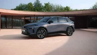 Nuova Lancia Gamma, svelate le prime immagini dell'auto prodotta a Melfi