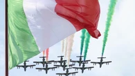 80 anni della Repubblica, il sorvolo delle frecce tricolore all'Altare della Patria