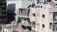 Missili israeliani sferzano il centro di Israele, ingenti danni e sei feriti