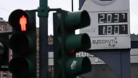 Meloni, taglio accise prorogato 3 settimane, su benzina ridotto a 5 cent