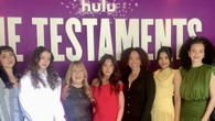 Chase Infiniti e Ann Dowd, 'Il messaggio di The Testaments: 'Resistere'