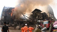 In Pakistan almeno sei morti in un incendio in un centro commerciale