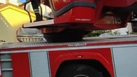 Cade dal tetto di una fabbrica da sette metri d'altezza a Fano, morto 63enne