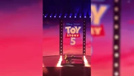 Taylor Swift alla premiere mondiale di Toy Story 5, lo show a Hollywood