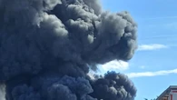 Brucia magazzino di materiale plastico a Mantova, circoscritte le fiamme