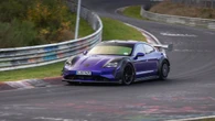 Porsche Taycan Turbo GT, il kit Manthey firma il record al Nürburgring