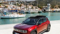 Renault 4 E-Tech Electric Plein Sud, il fascino del viaggio col vento nei capelli