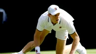 Wimbledon, in campo Sinner-Kecmanovic 4-6, 6-3, 6-7, 5-2