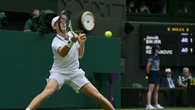 Wimbledon, in campo Sinner-Kecmanovic 4-6, 6-3, 1-2