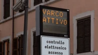 Nel centro storico di Roma da domani scatta il limite dei 30 km/h