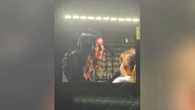 Duetto a sorpresa al concerto di Giorgia, sul palco con una giovane fan