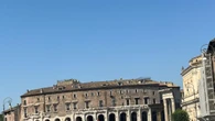 A Roma sfilata di 25mila Vespa da 67 Paesi, celebrazione per gli 80 anni