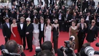 Cannes, Almodovar sul red carpet con il cast del suo "Amarga Navidad"