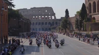 A Roma sfilata di 25mila Vespa, celebrazioni per gli 80 anni