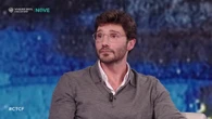 Stefano De Martino e Fabio Fazio simulano la conferenza stampa di Sanremo