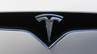 Gli Usa chiudono l'indagine sul sistema di guida assistita Tesla