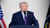 Trump, dazi fino al 25% per chi importa petrolio dall'Iran