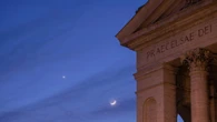 Luna e Venere si incontrano sopra i monumenti di Roma