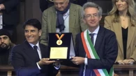 Napoli, Sal Da Vinci riceve la medaglia della citta'