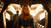 La Supergirl imbronciata di Milly Alcock, 'Non siamo perfette e va bene così'