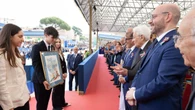 2 giugno: studenti consegnano a Mattarella opera sul voto alle donne
