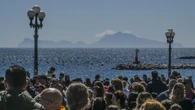Folla nei parchi di Torino per Pasquetta, a Napoli con il sole spiagge affollate