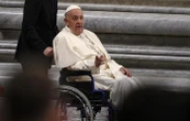 Il Papa, una madre non deve scegliere tra lavoro e figli