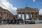 Bmw CE 02 e CE 04 sulle strade della Berlin Marathon