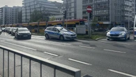 Kobieta wpadła pod tramwaj. Utrudnienia w Warszawie