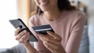 Przyłóż kartę do telefonu - i po pieniądzach. Nowy sposób na oszustwo