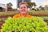 Primeira-dama de Goiânia ganha ares de youtuber nas redes sociais
