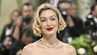 Gigi Hadid dan Bradley Cooper Go Public di Instagram, Unggah Foto Mesra di Depan Kue Ultah