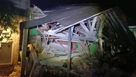 Rumah Dua Lantai di Sukabumi Ambruk Diterpa Hujan dan Angin Kencang, Ibu dan Anak Luka-Luk...