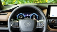 Layar Panel Instrumen Bisa Mendadak Mati, Hampir 600 Ribu Mobil Toyota dan Lexus Ditarik