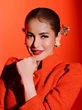 Gaya Olla Ramlan dengan Kebaya Ekor Panjang Nuansa Merah Putih Peringati HUT RI ke-80