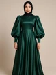 Mau Tampil Selaras tapi Simple? Gunakan Warna Netral atau Pastel untuk Hijab dan Long Dres...